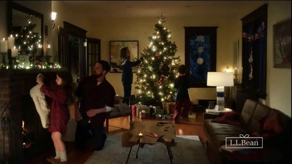 L.L. Bean Wicked Good Slippers TV Commercial, 'Holidays: Wicked Good Slippers'